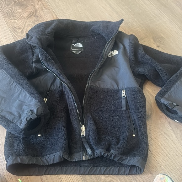 The north face black Denali jacket size small all zippers work great condition - Picture 4 of 4